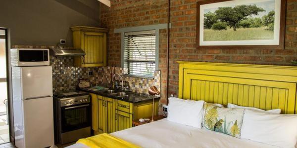 Chameleon Bush Lodge Hammanskraal Exterior photo